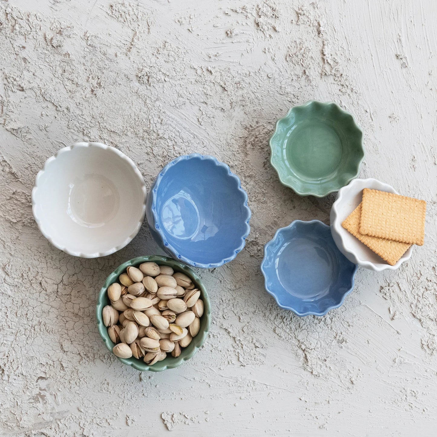 Stoneware Scalloped Bowl